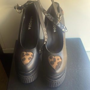 Black platform shoes size 5
